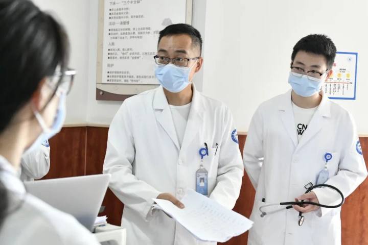 使用美容院推荐的美白祛斑霜，姐妹俩双双汞中毒进医院
