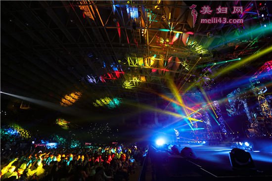 张信哲“未来式”上海站演唱了哪些歌曲？