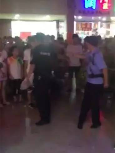 警讯丨搞事情！织里街头“大乱斗”，警察蜀黍将其“一网打尽”
