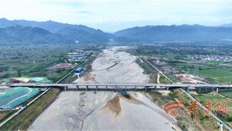 鄠周眉高速公路黑河大桥全幅贯通 全长924m
