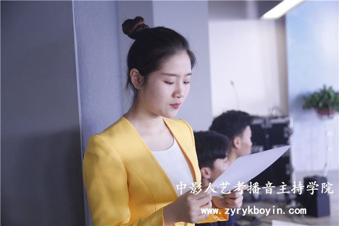 人物通讯播报的重点内容是什么?