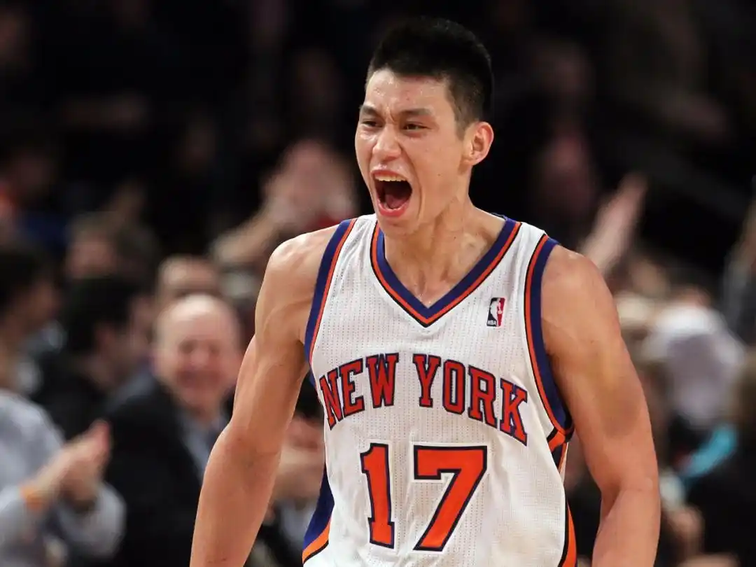 林书豪NBA生涯总薪资超6500万美元，曾获得NBA总冠军，“林疯狂”时期名场面：面对科比狂轰38分，0.5秒绝杀猛龙