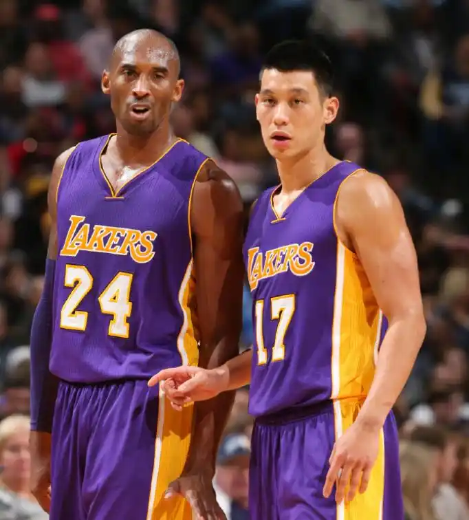 林书豪NBA生涯总薪资超6500万美元，曾获得NBA总冠军，“林疯狂”时期名场面：面对科比狂轰38分，0.5秒绝杀猛龙