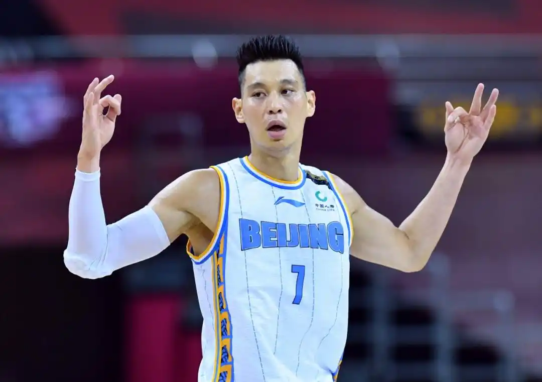 林书豪NBA生涯总薪资超6500万美元，曾获得NBA总冠军，“林疯狂”时期名场面：面对科比狂轰38分，0.5秒绝杀猛龙