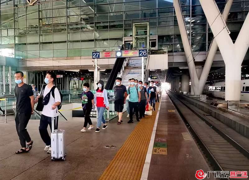 套路贷、非法持有管制器械、寻衅滋事，龙圩警方出击一批人栽了