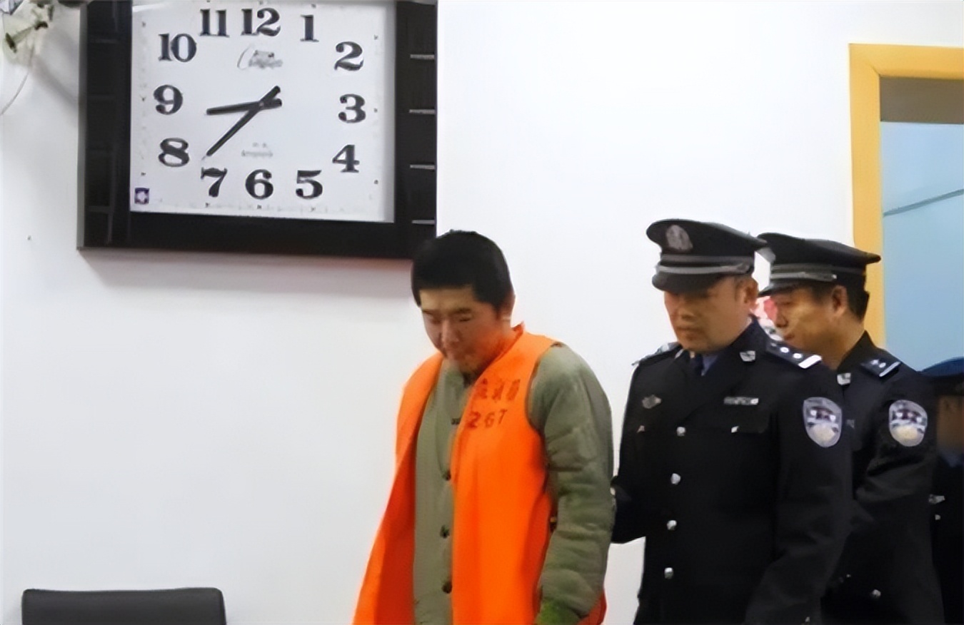1993年中俄列车劫案：一车乘客被匪徒多次洗劫，女客多遭折磨