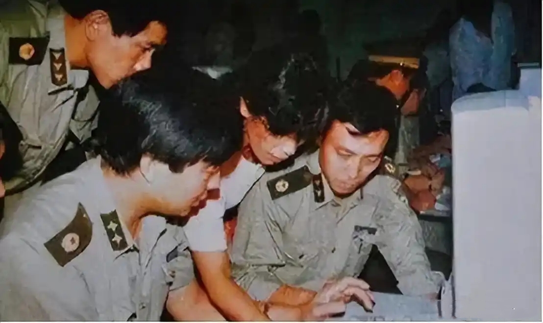 1993年中俄列车劫案：一车乘客被匪徒多次洗劫，女客多遭折磨