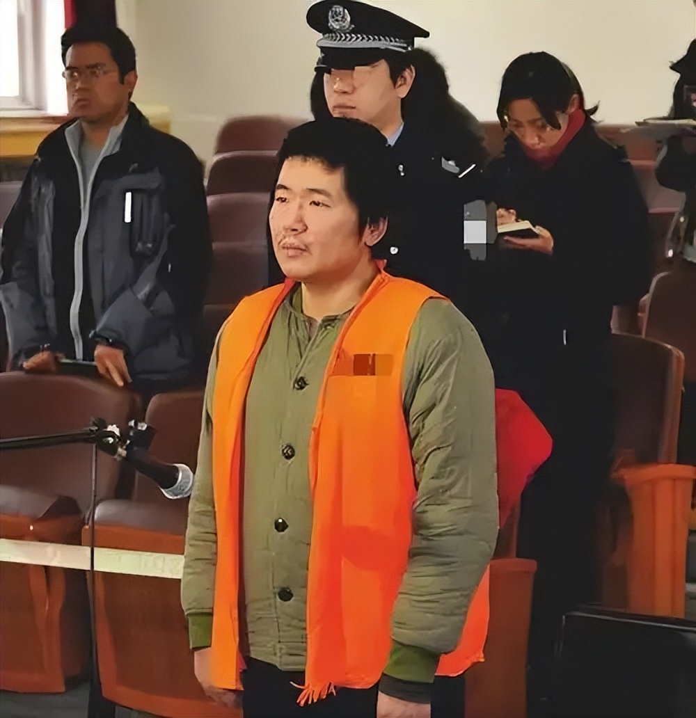 1993年中俄列车劫案：一车乘客被匪徒多次洗劫，女客多遭折磨