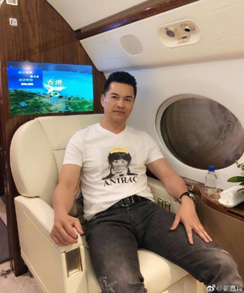 吕良伟现状近照看起来不到40岁 如今他身家10多亿