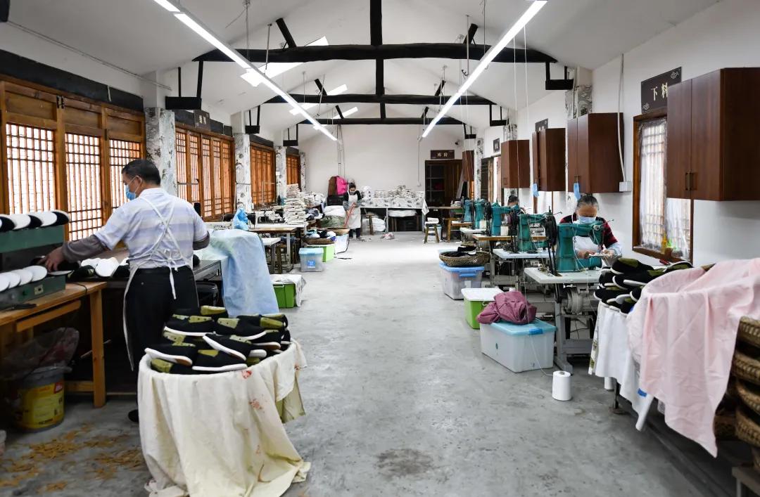 百年梦圆照此心——以习近平同志为核心的党中央引领全面建成小康社会纪实