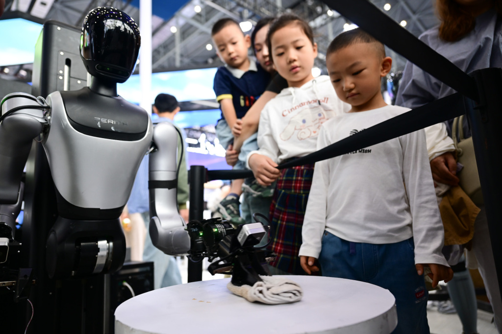 国际机器人联合会发布：中国在役工业机器人存量居全球首位