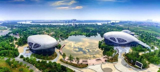 我是芜湖人，去了趟江苏扬中，实话实说：扬中比网上评价的还要好