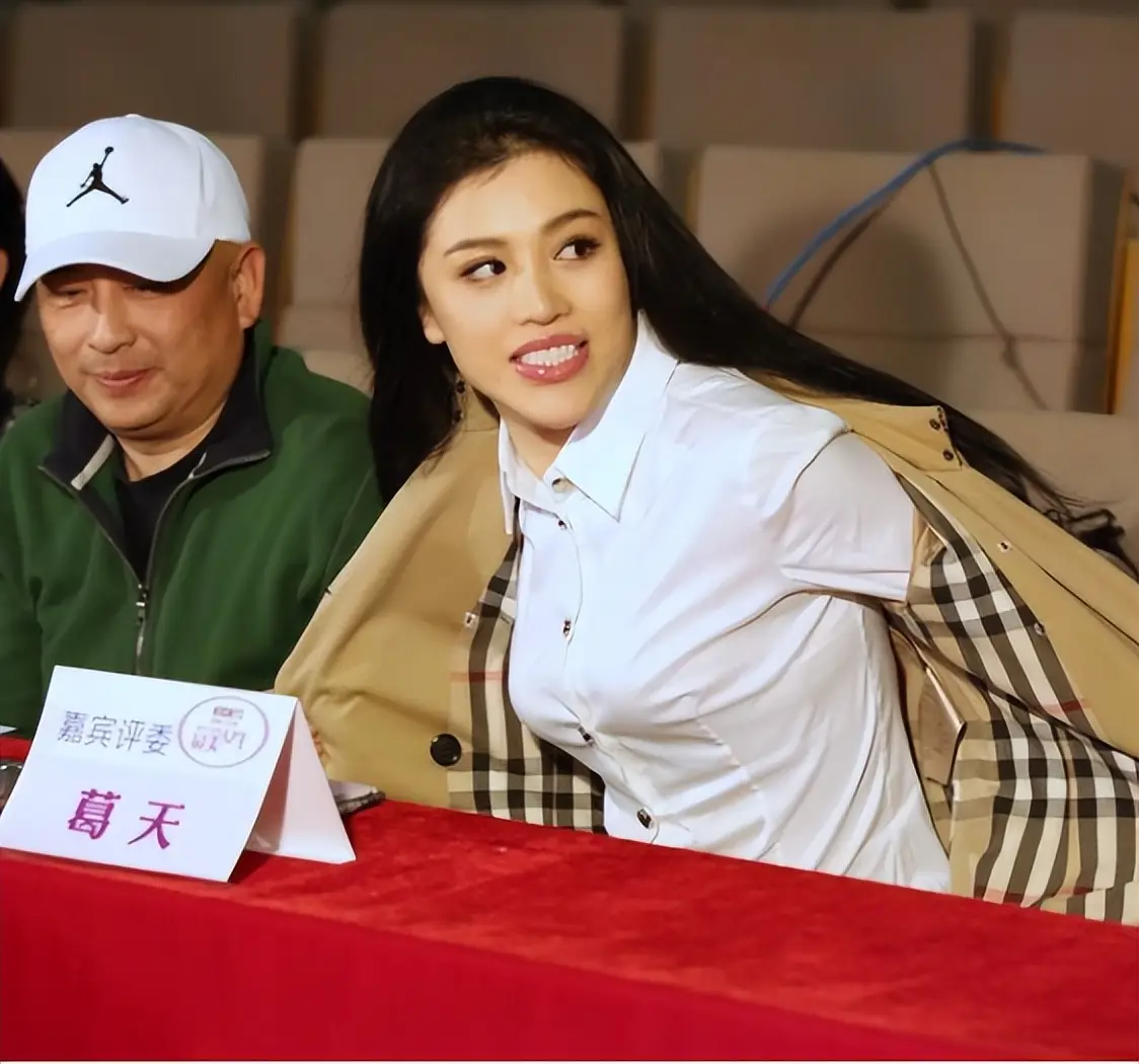和刘翔闪婚闪离，离婚多年，被骂“假婚假孕”的葛天现在怎样了？