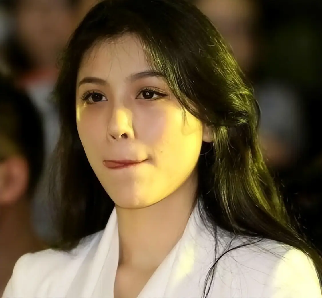 和刘翔闪婚闪离，离婚多年，被骂“假婚假孕”的葛天现在怎样了？