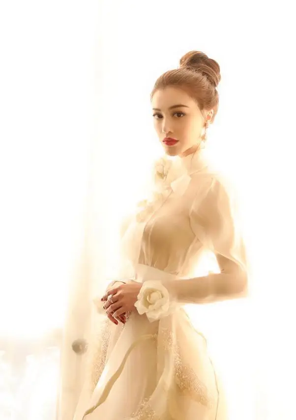和刘翔闪婚闪离，离婚多年，被骂“假婚假孕”的葛天现在怎样了？