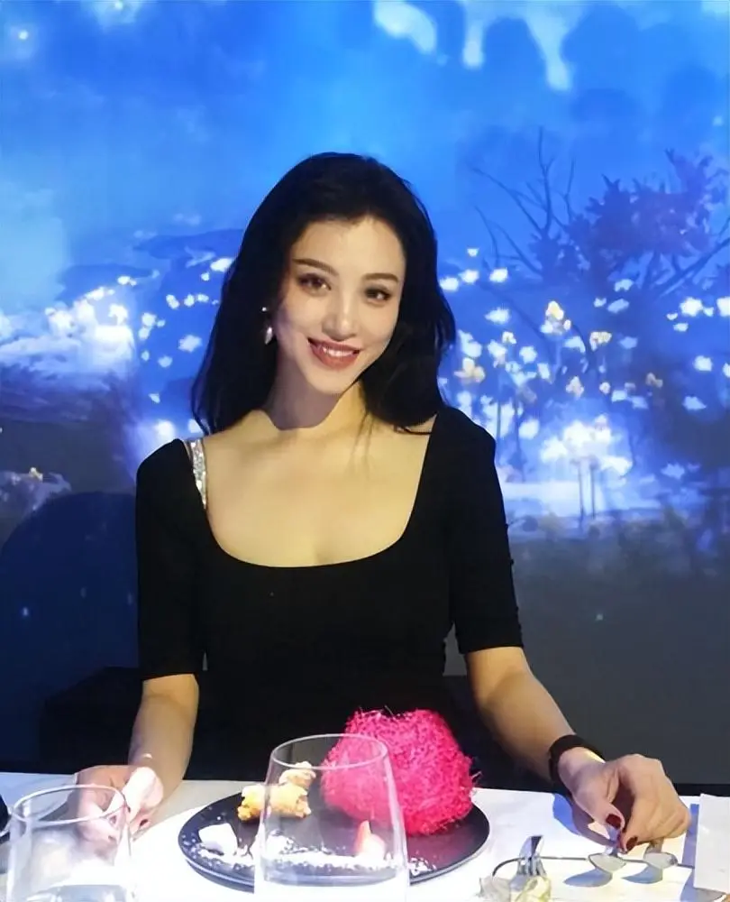 和刘翔闪婚闪离，离婚多年，被骂“假婚假孕”的葛天现在怎样了？