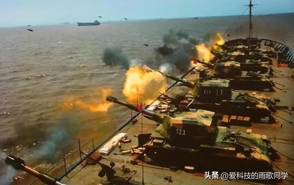 96年台海军演有多悲壮？坦克大炮搬上货船，登陆艇不够渔船来凑！