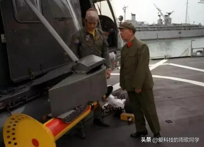 96年台海军演有多悲壮？坦克大炮搬上货船，登陆艇不够渔船来凑！