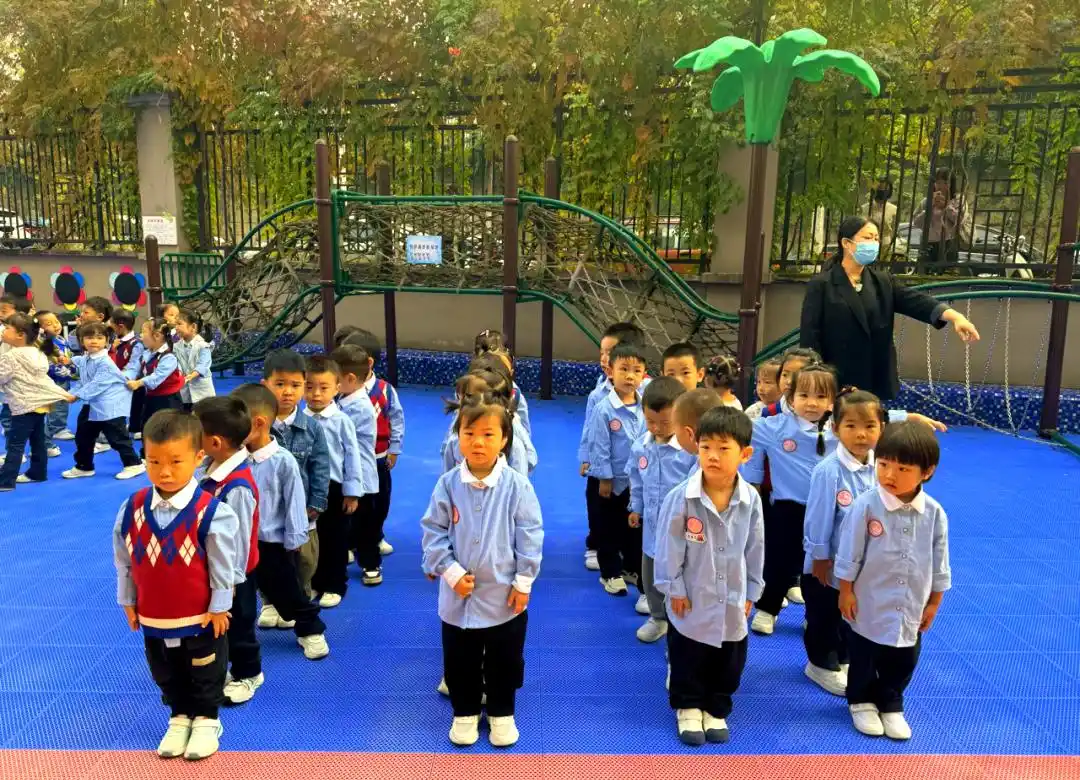幼小衔接中孩子们的“排队”趣味探索之旅