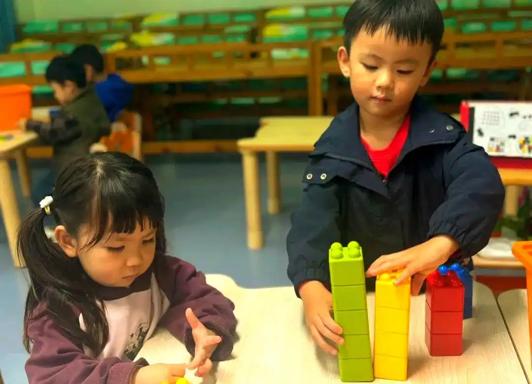 幼小衔接中孩子们的“排队”趣味探索之旅