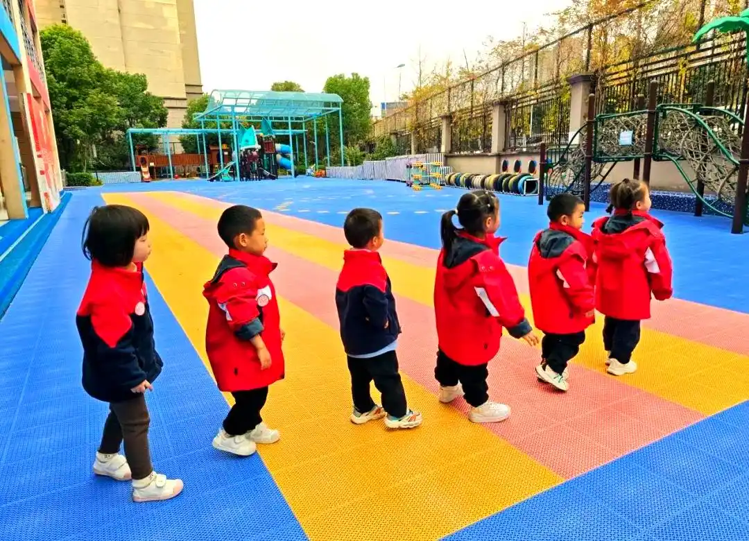 幼小衔接中孩子们的“排队”趣味探索之旅