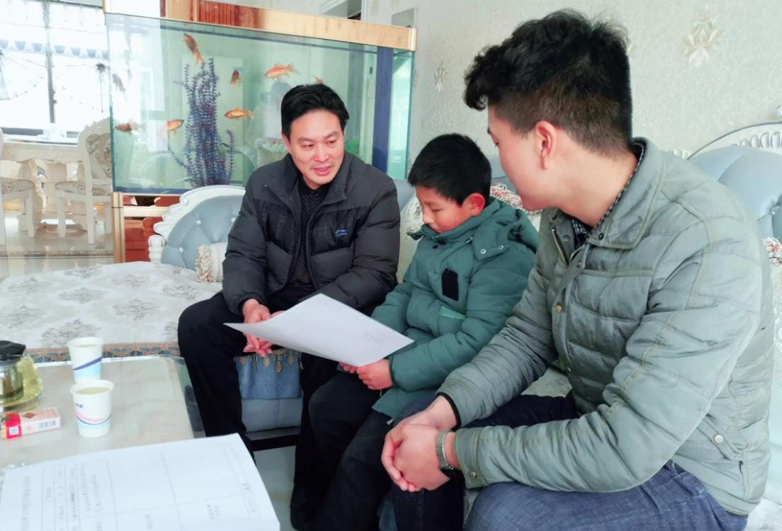 伍姓爸爸给娃取名“伍拾忆”，妈妈的名字更奇葩，网友笑出后槽牙