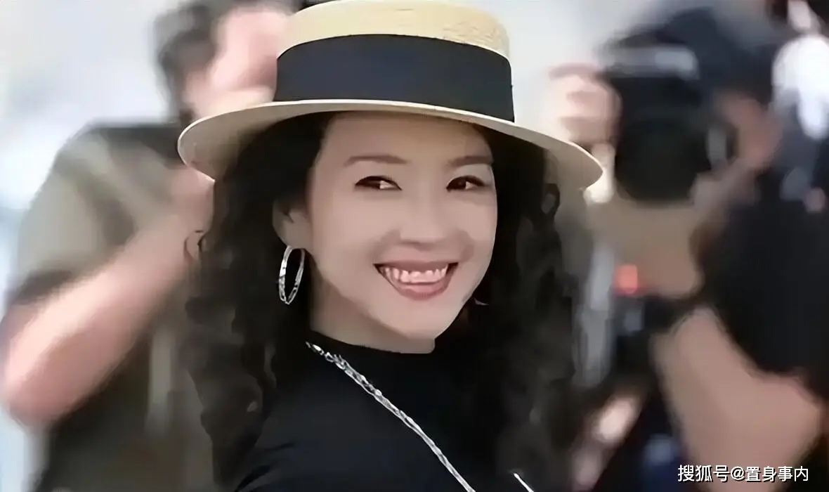 章子怡深夜发文，离婚不到2年，撕开了汪峰体面最后的遮羞布