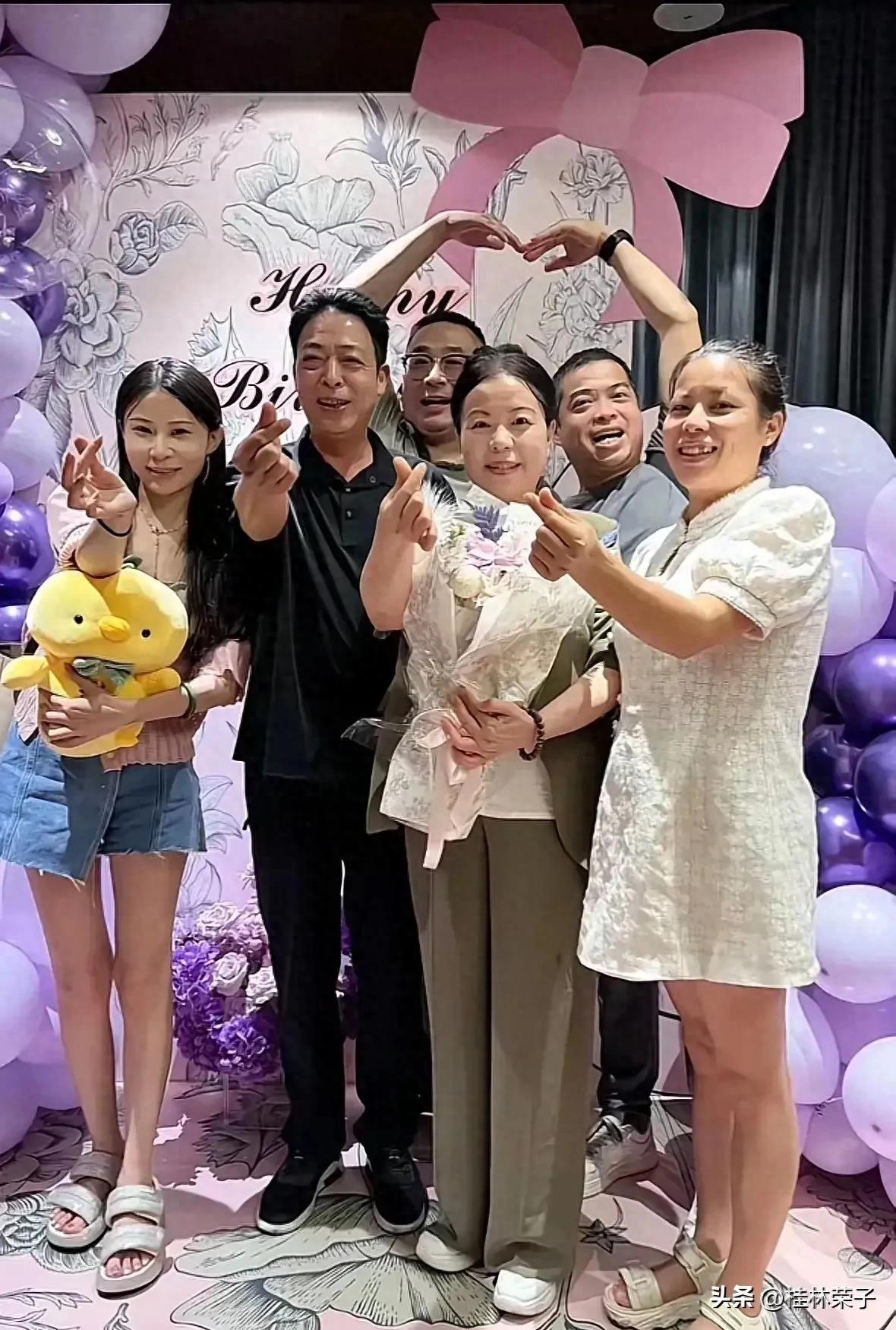 许敏海南开直播引发争议，吉祥四宝齐心协力站台，网友表示支持