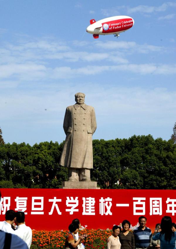 这位沉寂多年的复旦创建人，最近为何又“火”起来了