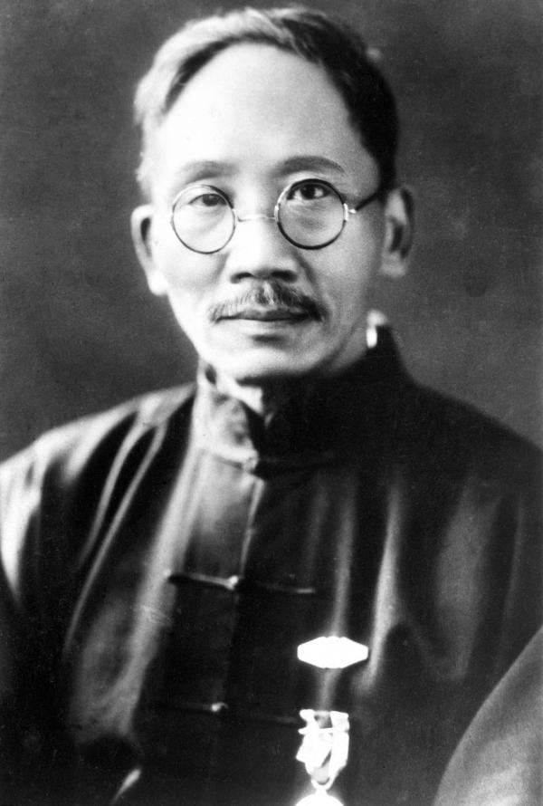 这位沉寂多年的复旦创建人，最近为何又“火”起来了