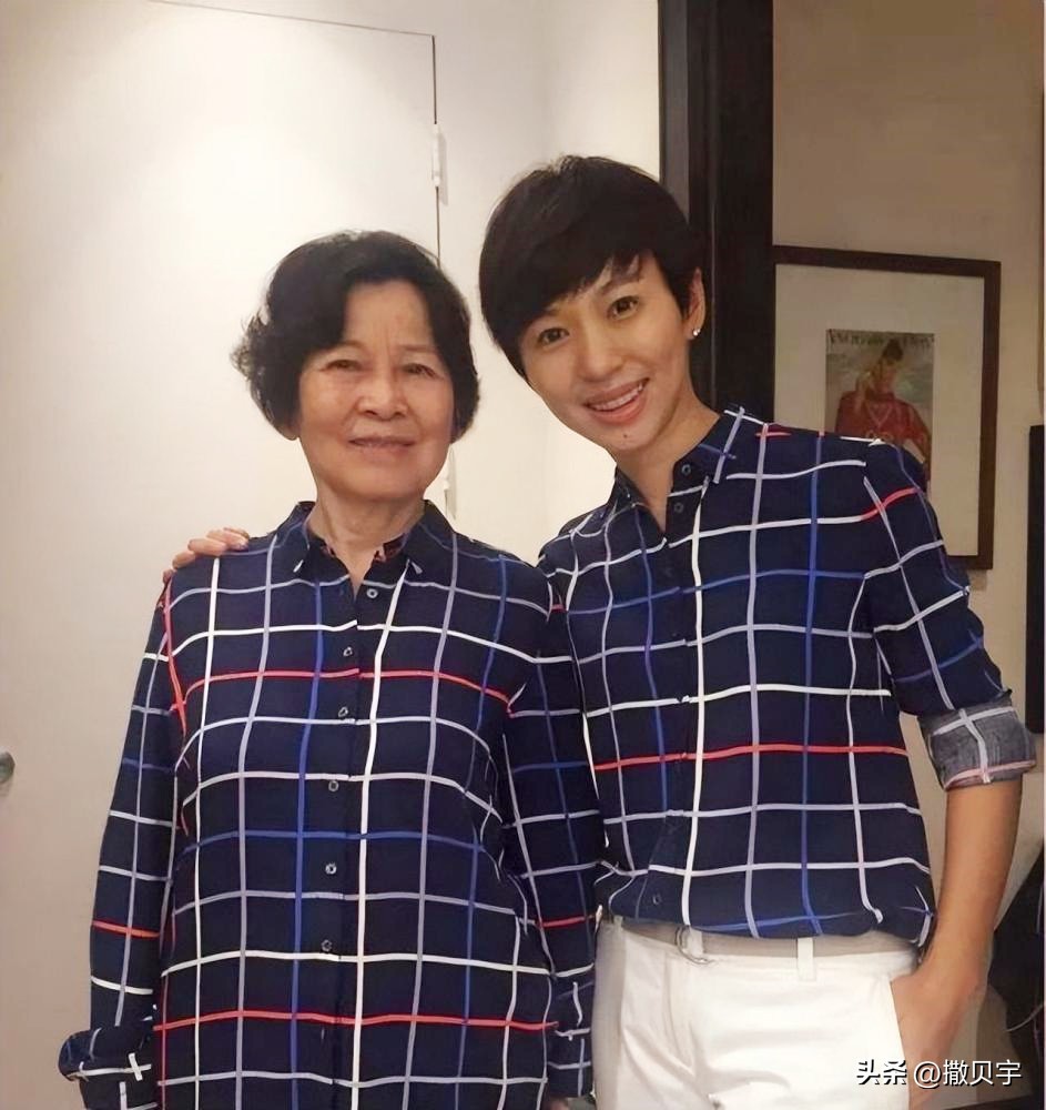 专访实录《新闻联播》主播欧阳夏丹：很后悔的两件事