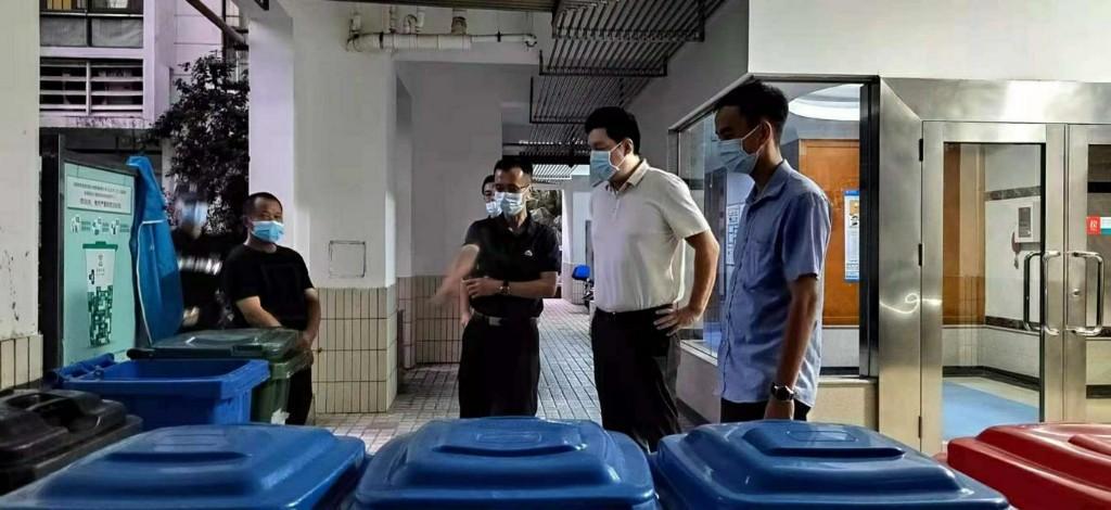 物业担担子，垃圾好分类——翠竹街道开展垃圾分类常态化夜间巡查