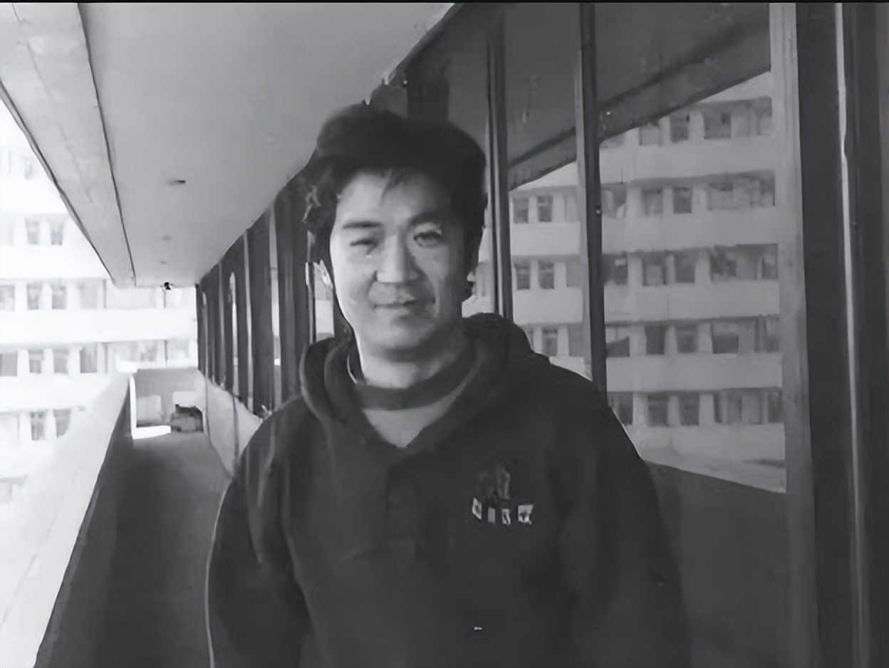 张国立：靠前妻翻身，二婚娶邓婕不再生育，艺德被儿子毁于一旦