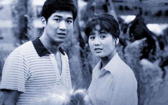 1988年，张国立抛弃了妻子罗秀春，那罗秀春现在过得怎样？