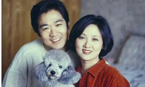 1988年，张国立抛弃了妻子罗秀春，那罗秀春现在过得怎样？