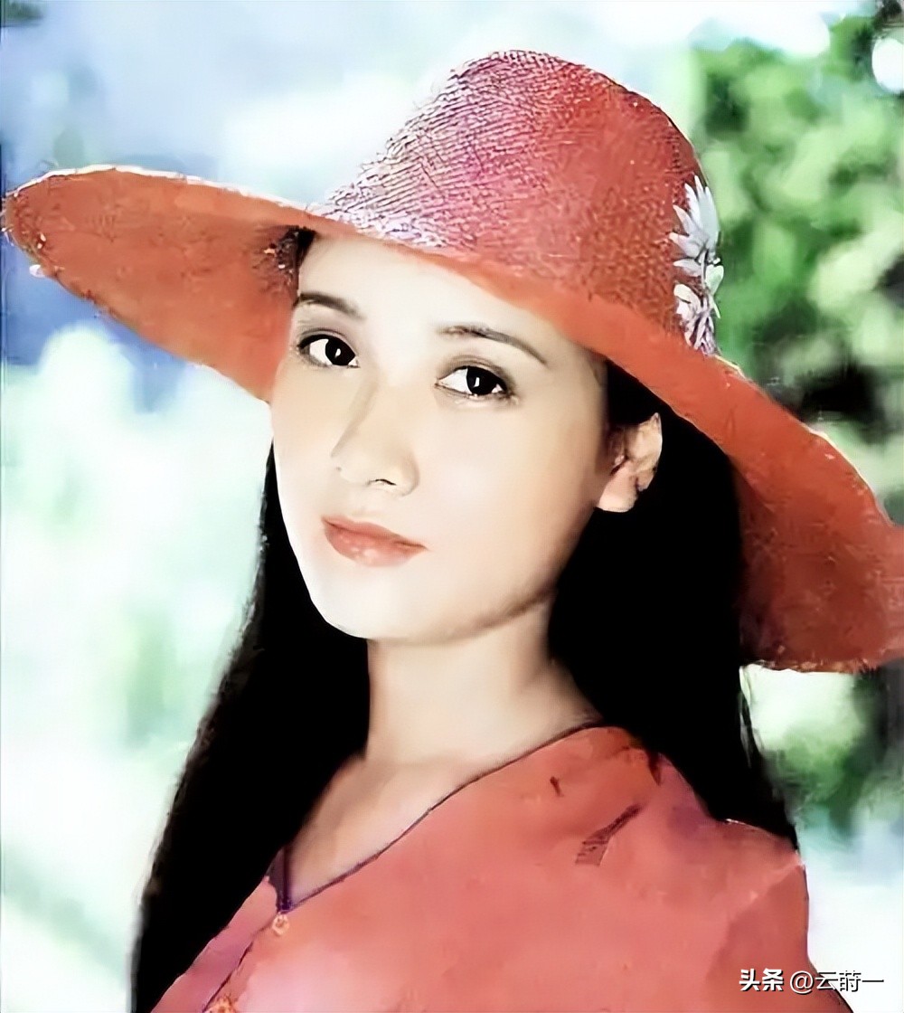 张国立与罗秀春离婚34年：他再婚有烦恼，她至今单身牵挂儿子