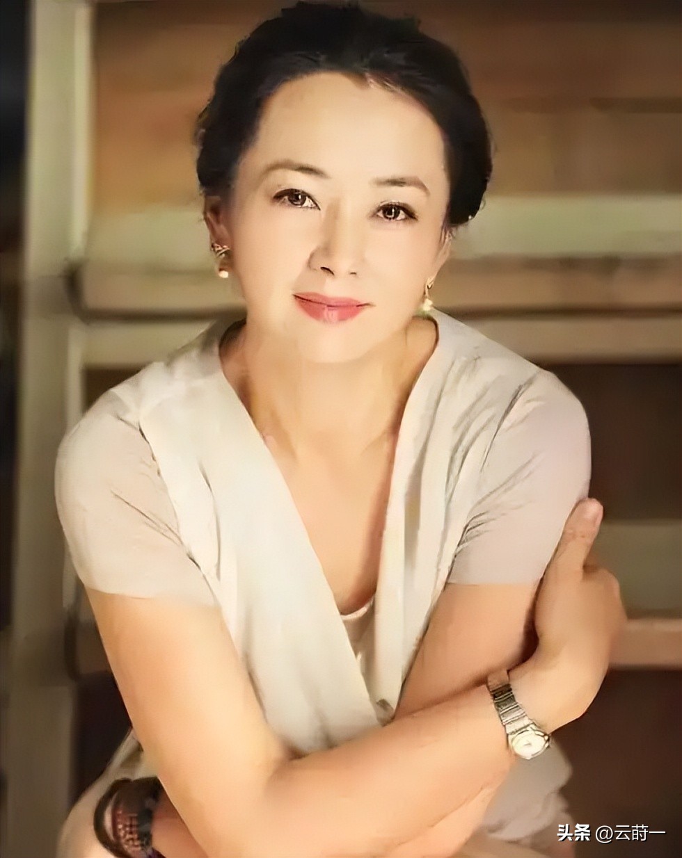 张国立与罗秀春离婚34年：他再婚有烦恼，她至今单身牵挂儿子