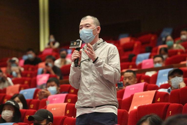 张国立捧场妻子邓婕新片，夫妻同框似两代人，董卿冯小刚齐现身