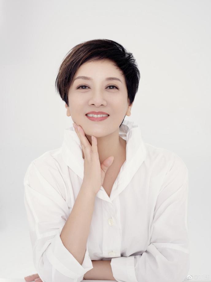 张国立捧场妻子邓婕新片，夫妻同框似两代人，董卿冯小刚齐现身