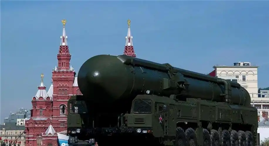 若美国和俄罗斯互射核弹头，到底谁会先灭亡？