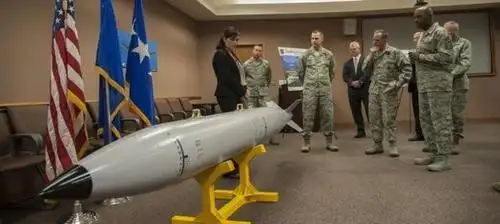 若美国和俄罗斯互射核弹头，到底谁会先灭亡？