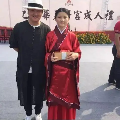 “先抛女友，再弃妻儿”，获得抚养权后孙楠，将女儿送到“女德”