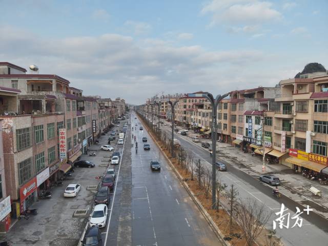 作为“老”镇，春湾如何向“新”而行？乘着“百千万工程”实施的东风，春湾镇能否在高质量发展的新赛道中“杀出一条血路”？