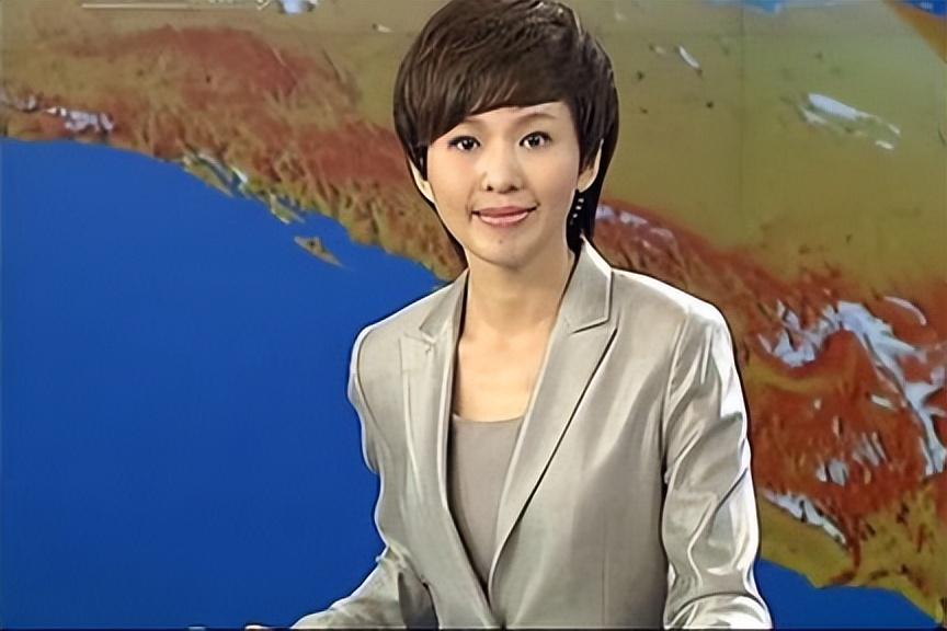 回顾欧阳夏丹：主持《新闻联播》9年，三年前突然消失，有何隐情