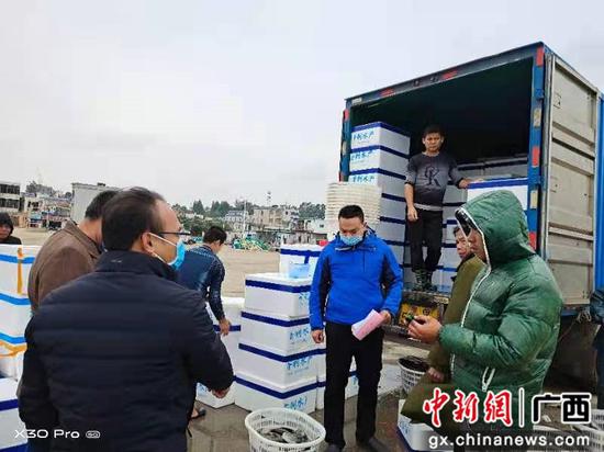 广西北海市兴港镇构筑疫情防控反走私沿海防线