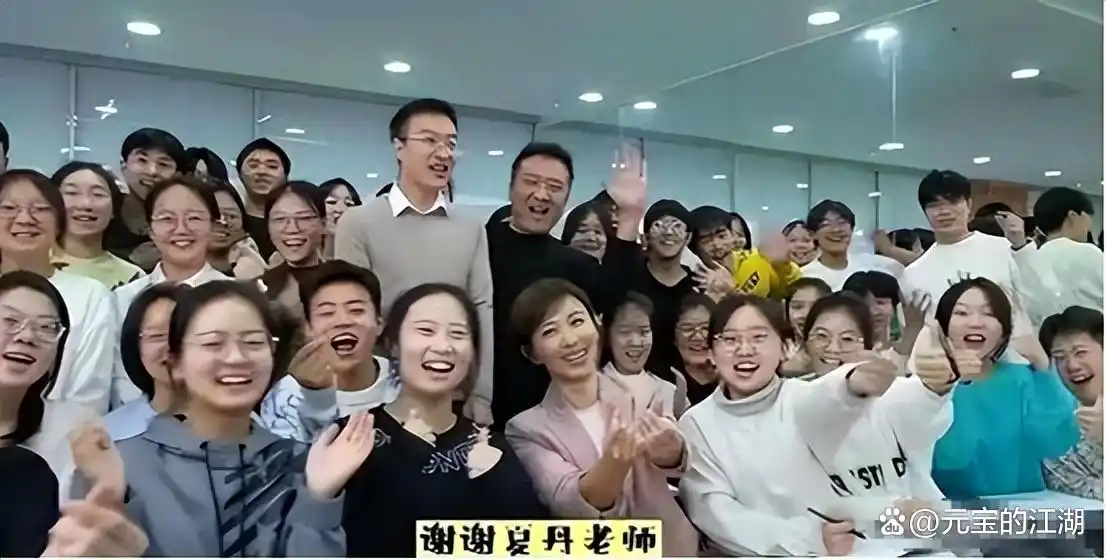 “最美国脸”欧阳夏丹：巅峰时离开央视，为母亲做的选择令人泪目