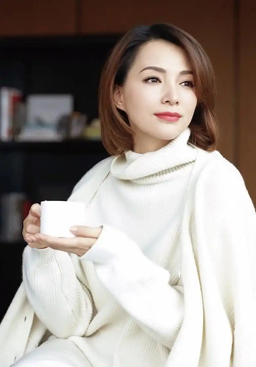 回顾主持人欧阳夏丹：父亲患癌去世，母亲也患癌，如今依然单身