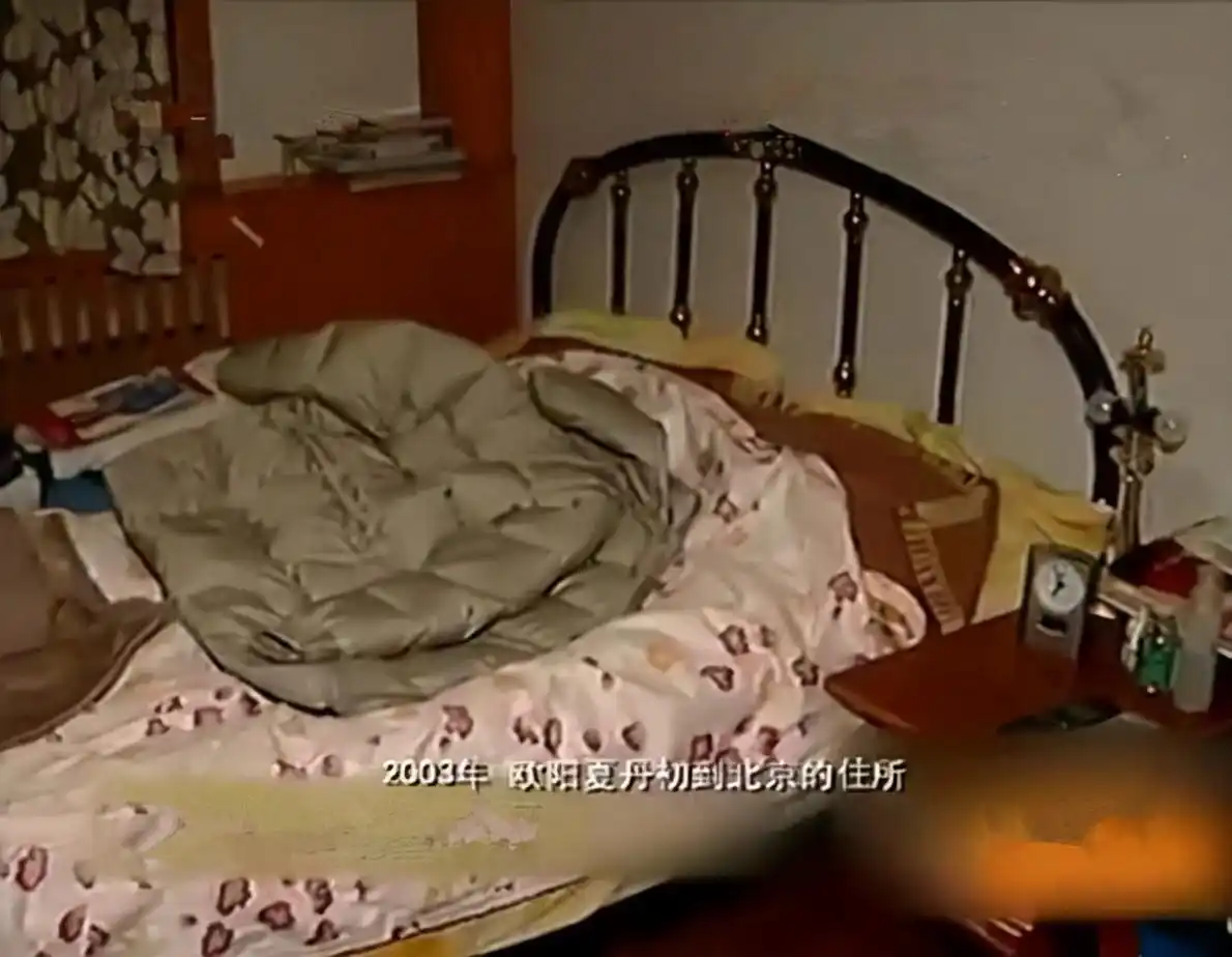 回顾主持人欧阳夏丹：父亲患癌去世，母亲也患癌，如今依然单身