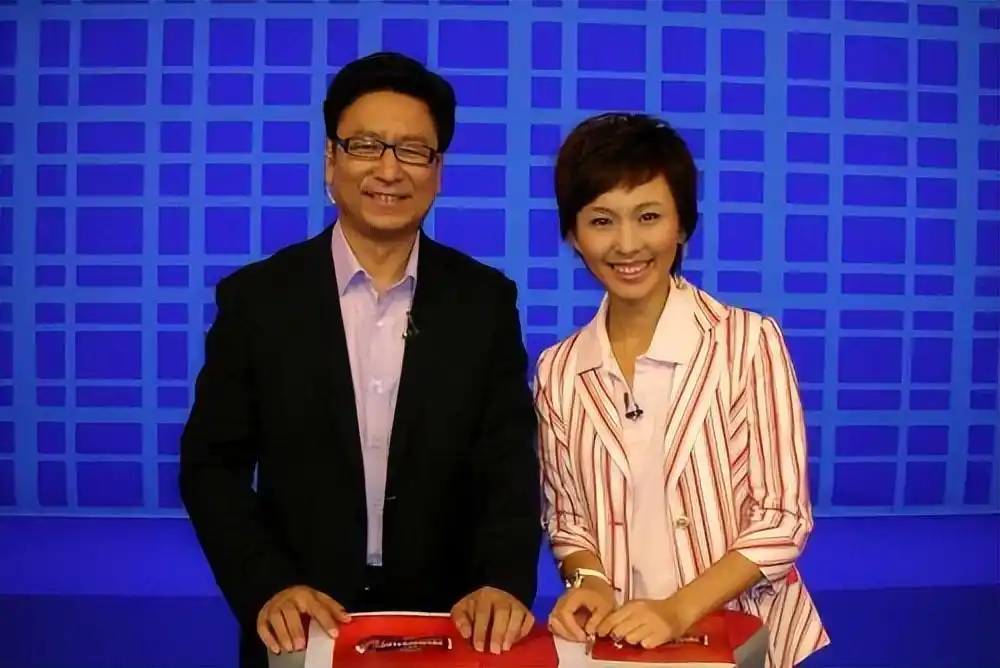回顾主持人欧阳夏丹：父亲患癌去世，母亲也患癌，如今依然单身