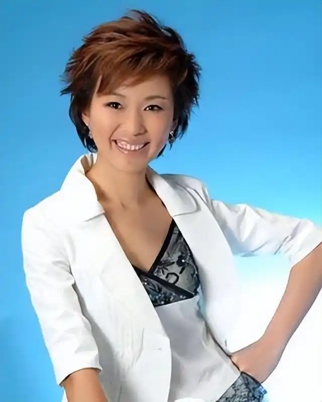 回顾主持人欧阳夏丹：父亲患癌去世，母亲也患癌，如今依然单身